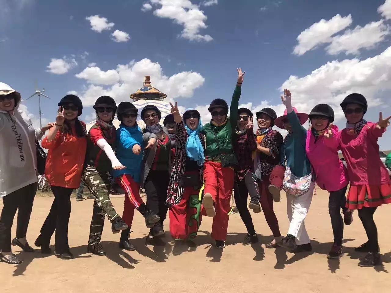 公鸡打鸣，母鸡下蛋