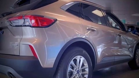 全面失控：跌落神坛的美式潮牌